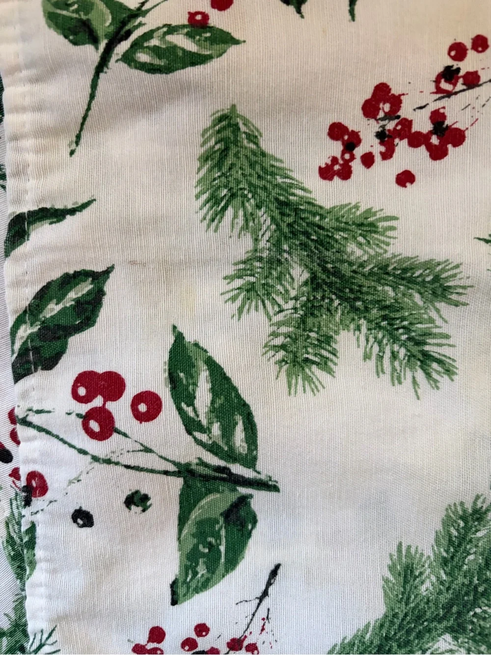 Holiday Pine & Berry Print placemat - White/Green/Red bundle